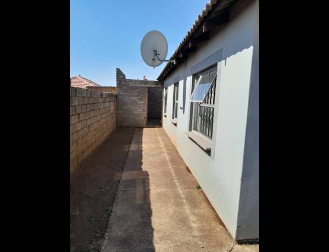 3 BEDROOM HOUSE FOR SALE IN LUFHERENG